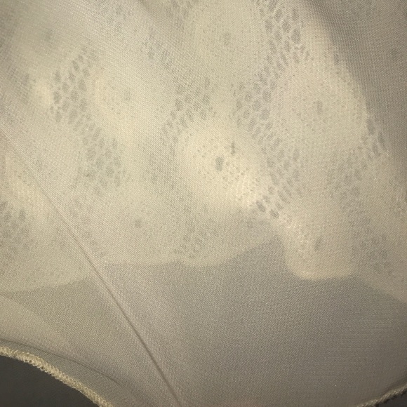 ‼️BOGO Cream crop top, tie front and lace detail - Picture 4 of 5